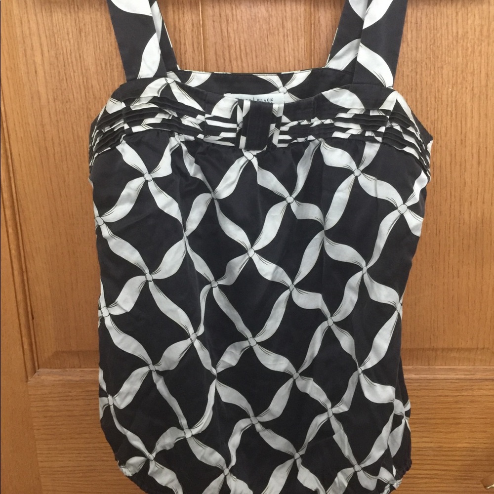 Black house white market tanked top